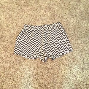 Zig zag shorts. Size large. Black and white